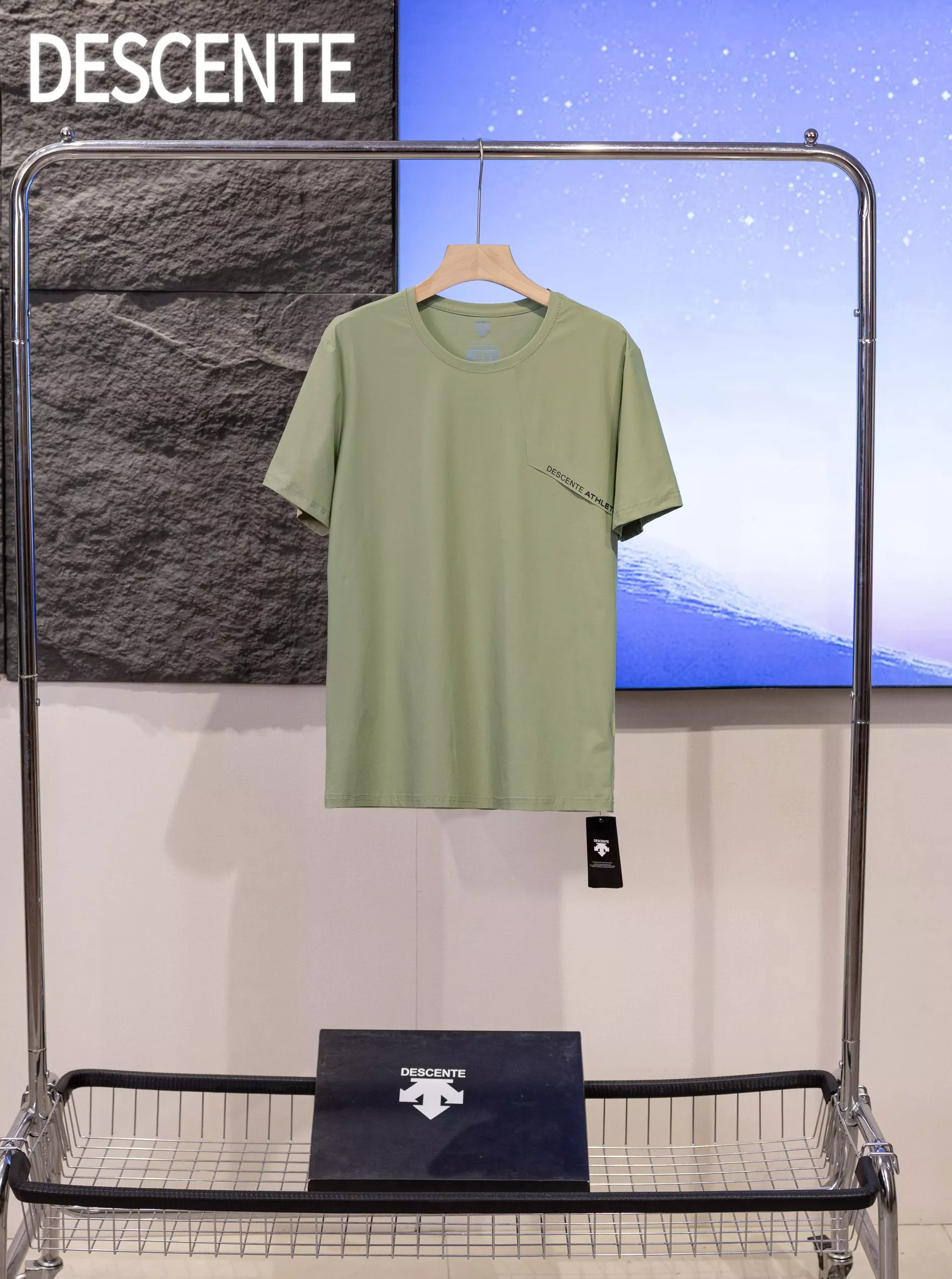 데상트 경량 냉감 기능성 스포츠 탑 상세 이미지 2
