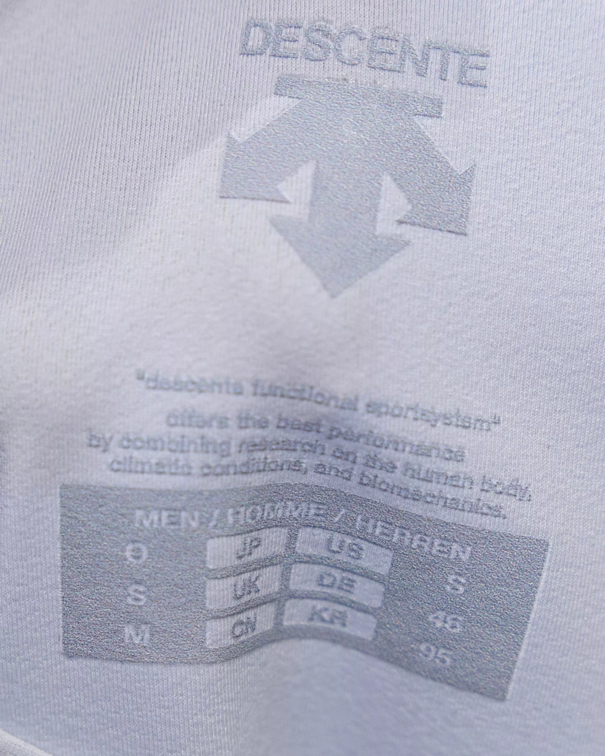 데상트 경량 냉감 기능성 스포츠 탑 상세 이미지 18