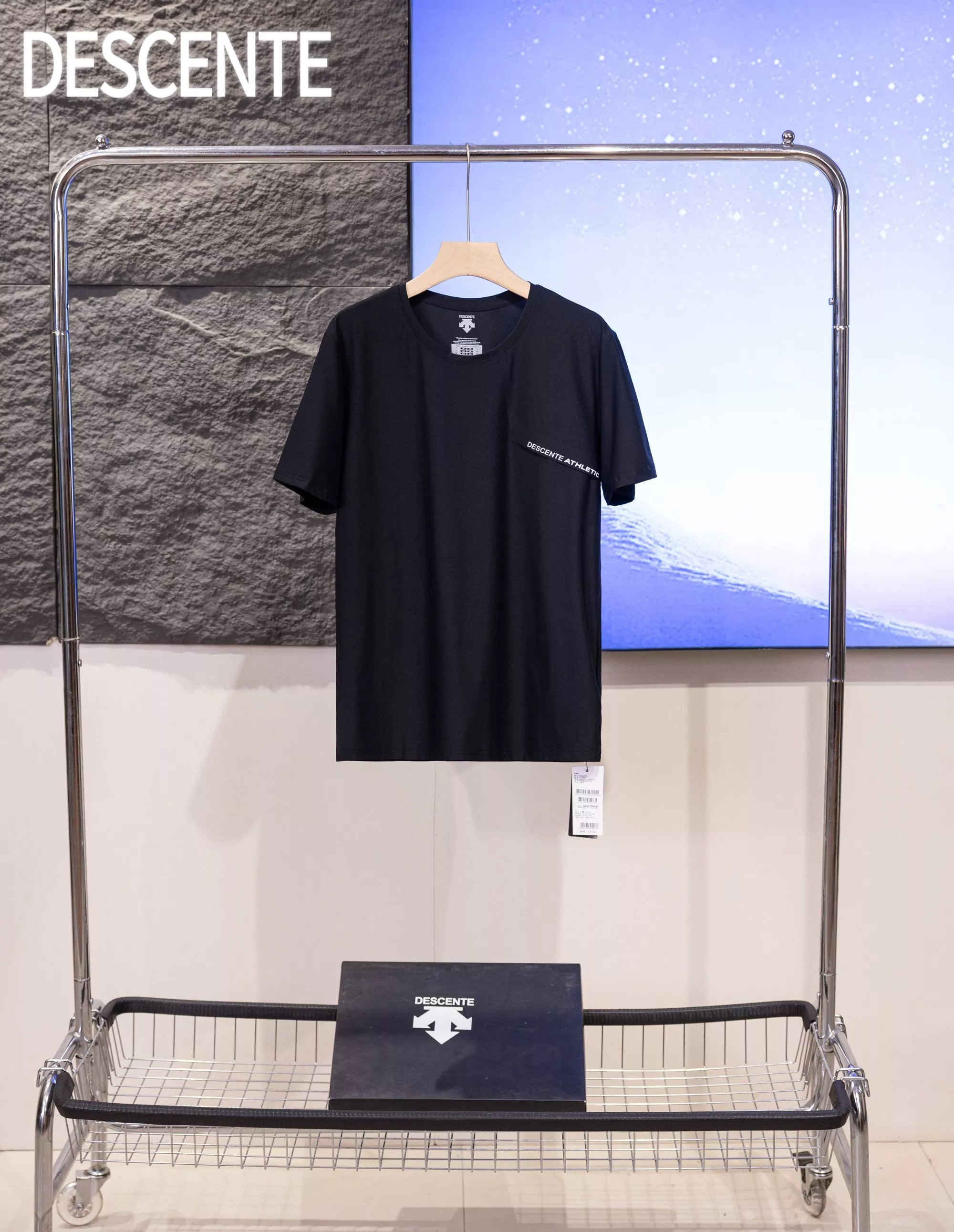 데상트 경량 냉감 기능성 스포츠 탑 상세 이미지 4