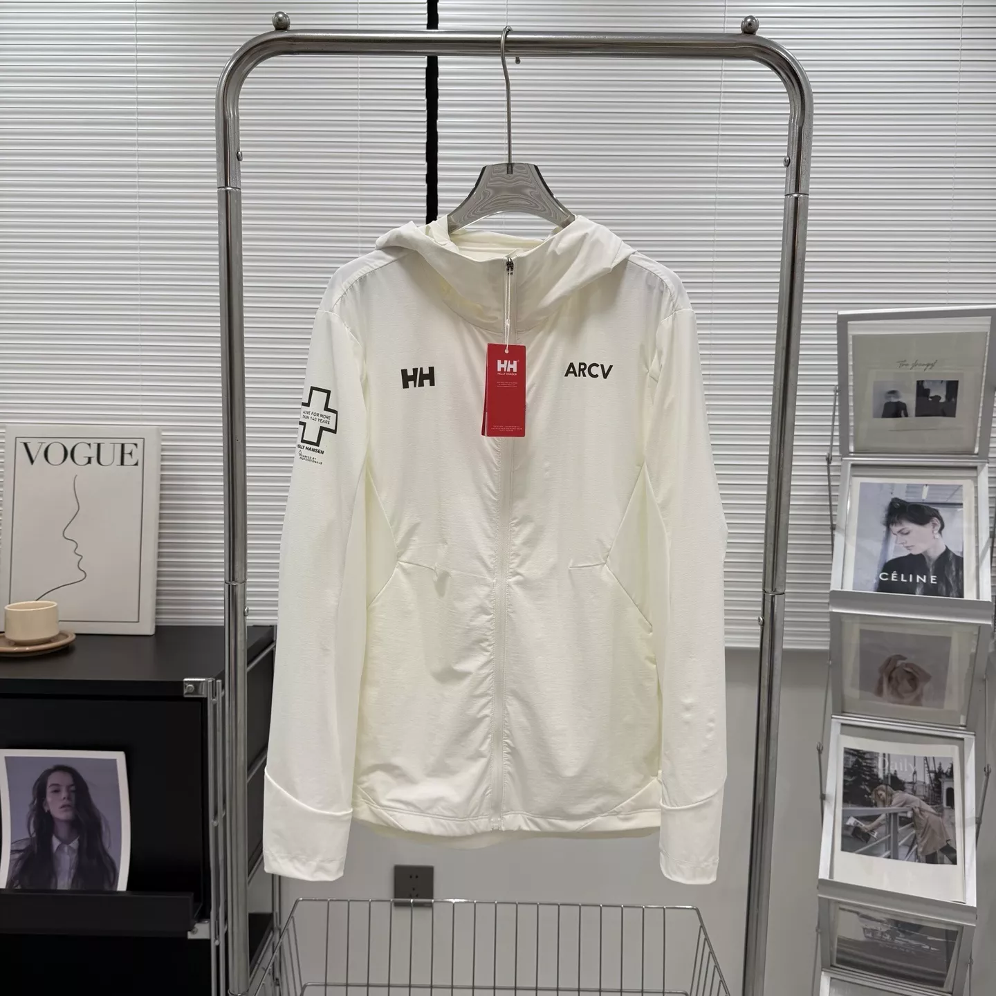 헬리한센 초경량 쿨링 후드 바람막이 상세 이미지 2
