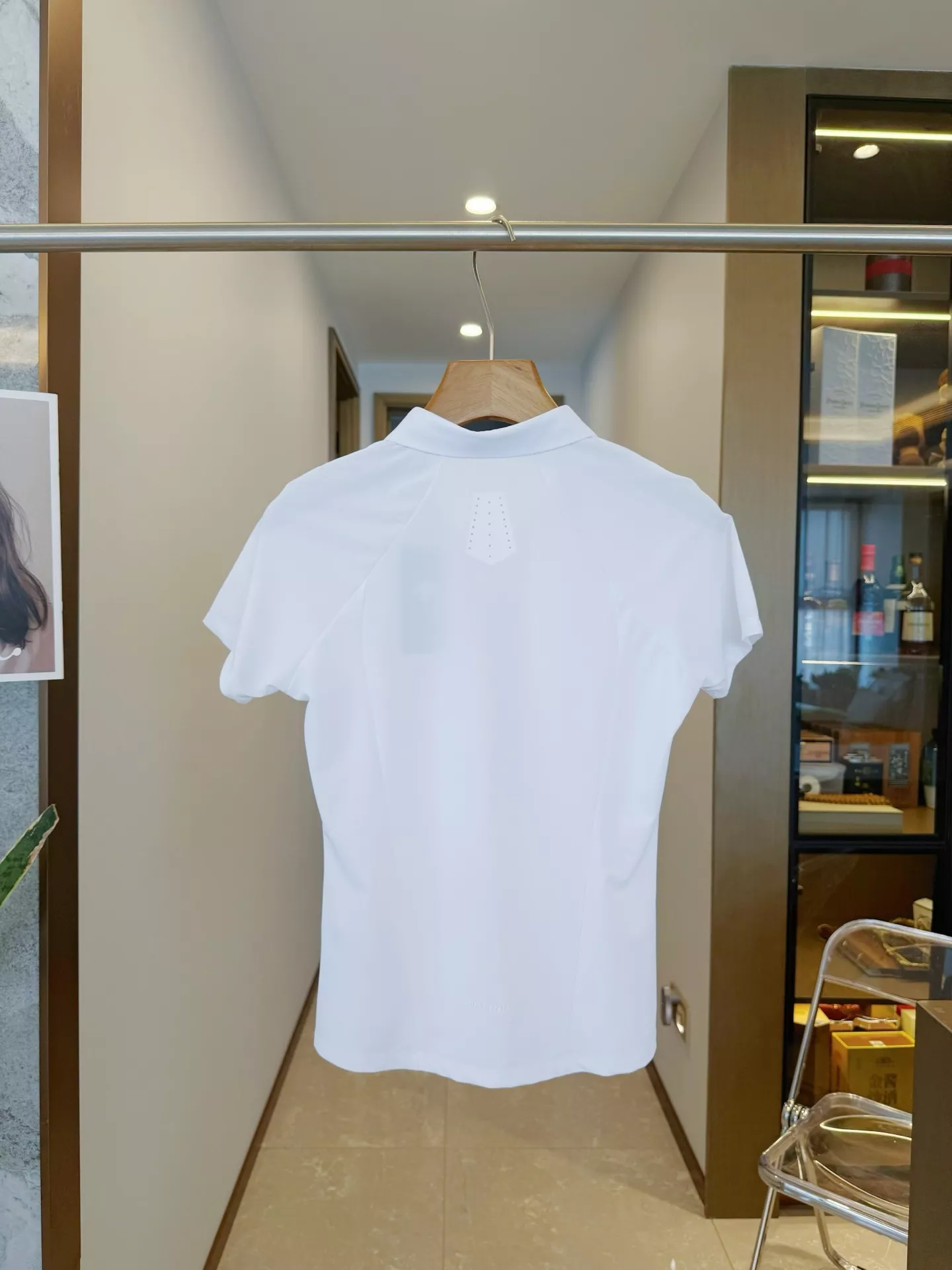 데상트 터프 라인의 여성용 기능성 폴로 상의 상세 이미지 13