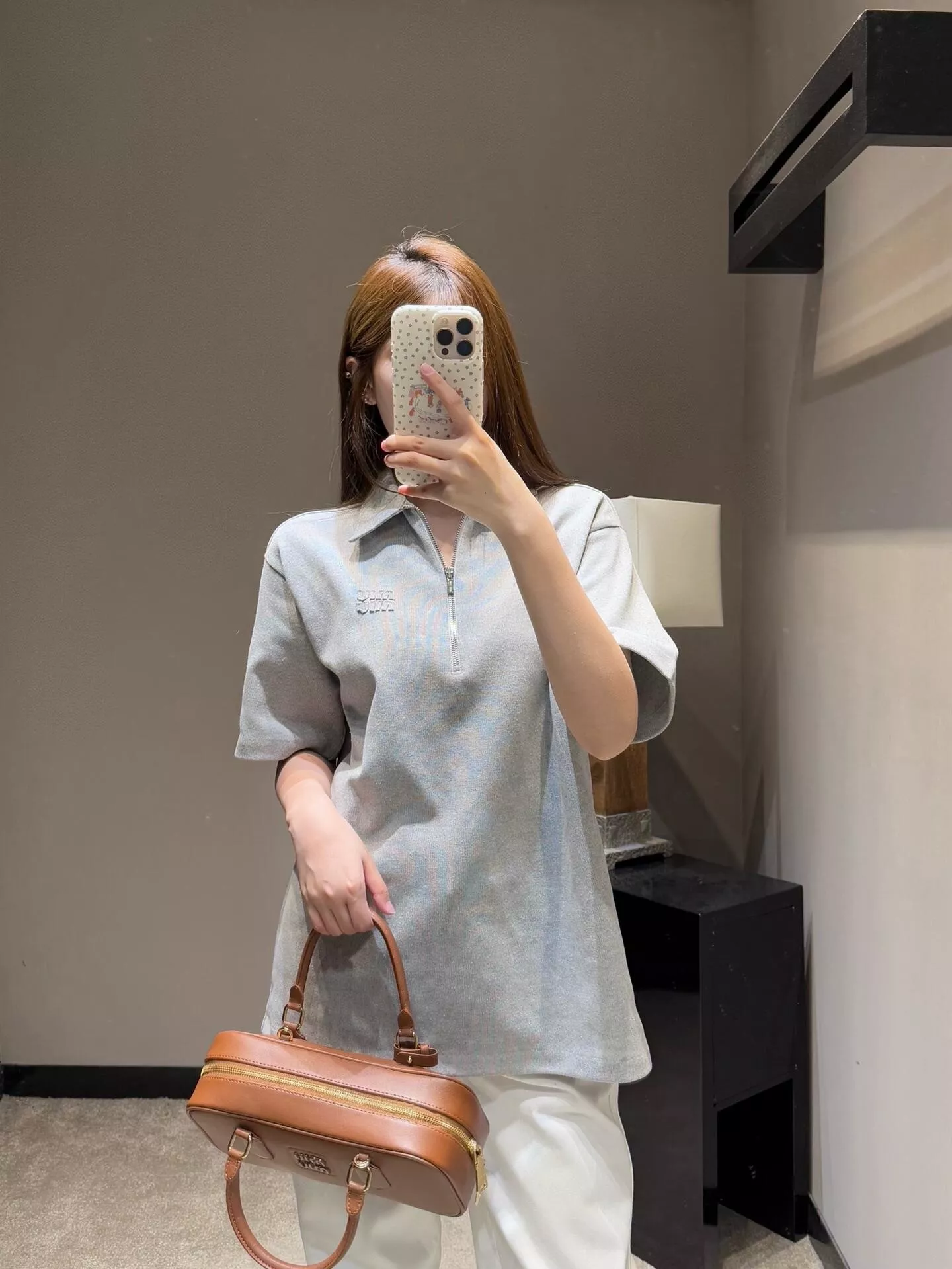 미우미우 자수 로고 반집업 폴로 반소매 상의 상세 이미지 21