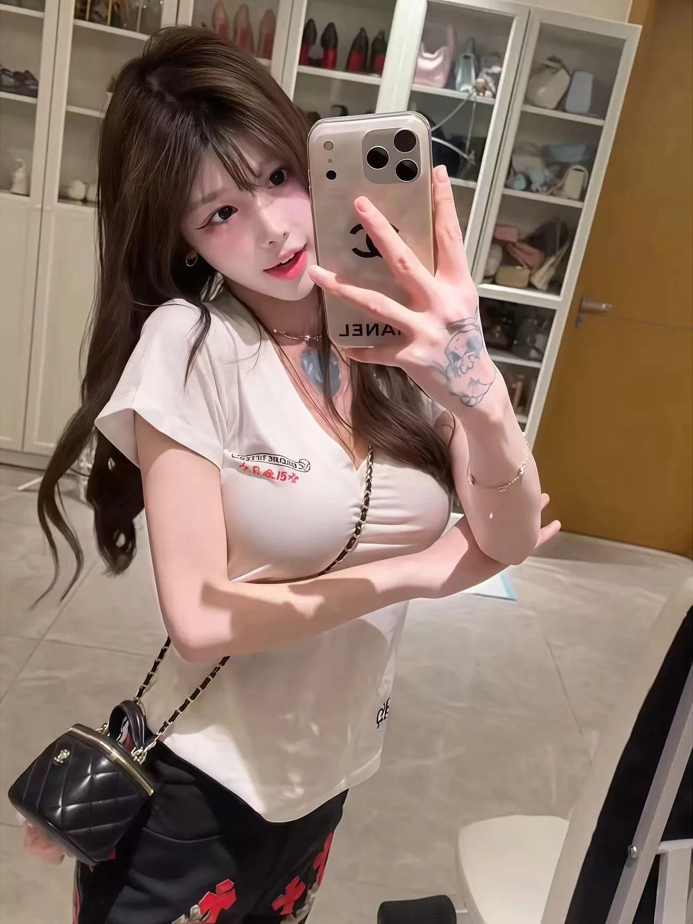 크롬하츠 빈티지 무드 브이넥 프린트 탑 상세 이미지 7