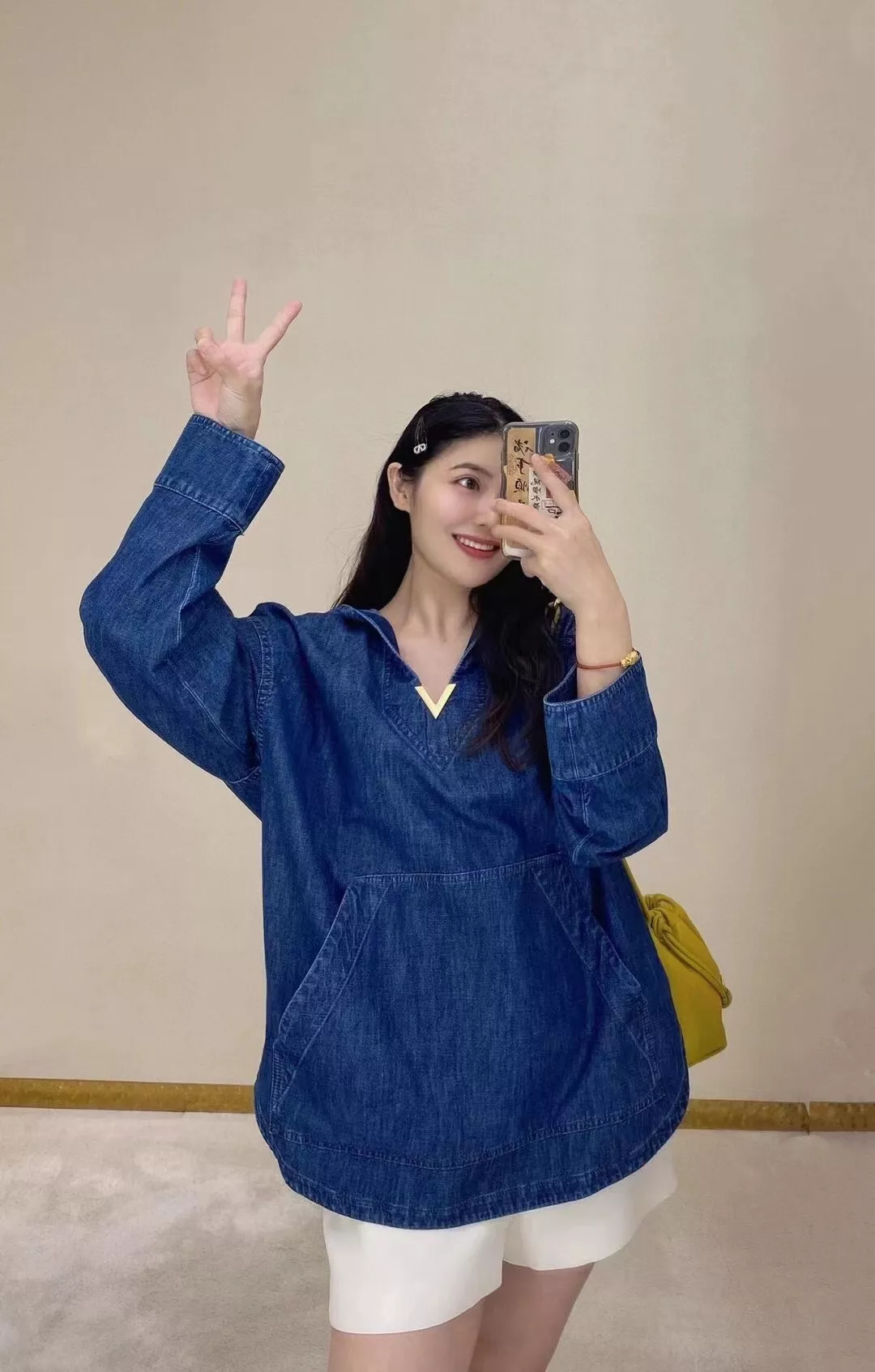 발렌티노 브이 장식 데님 후드 풀오버 상세 이미지 12