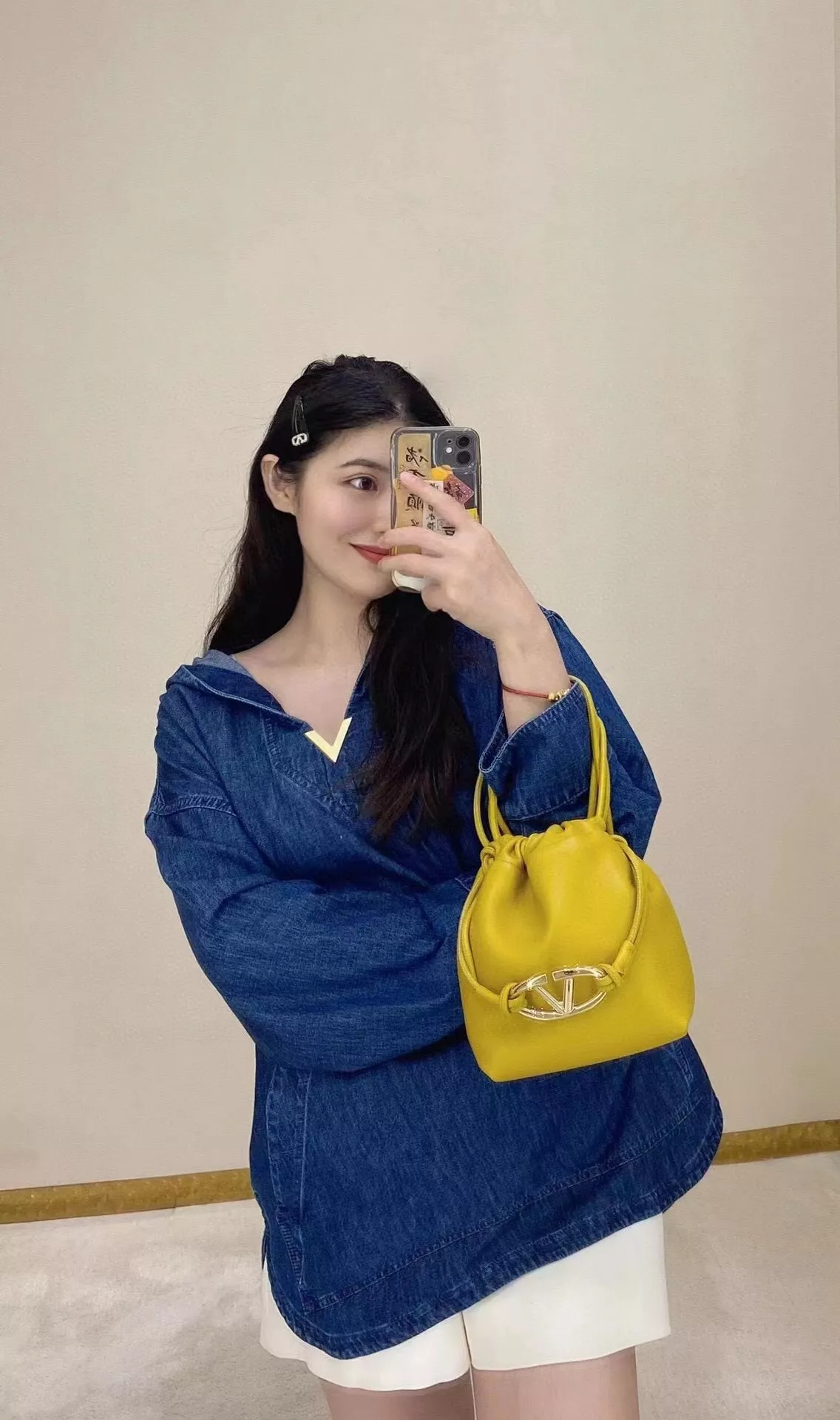 발렌티노 브이 장식 데님 후드 풀오버 상세 이미지 11