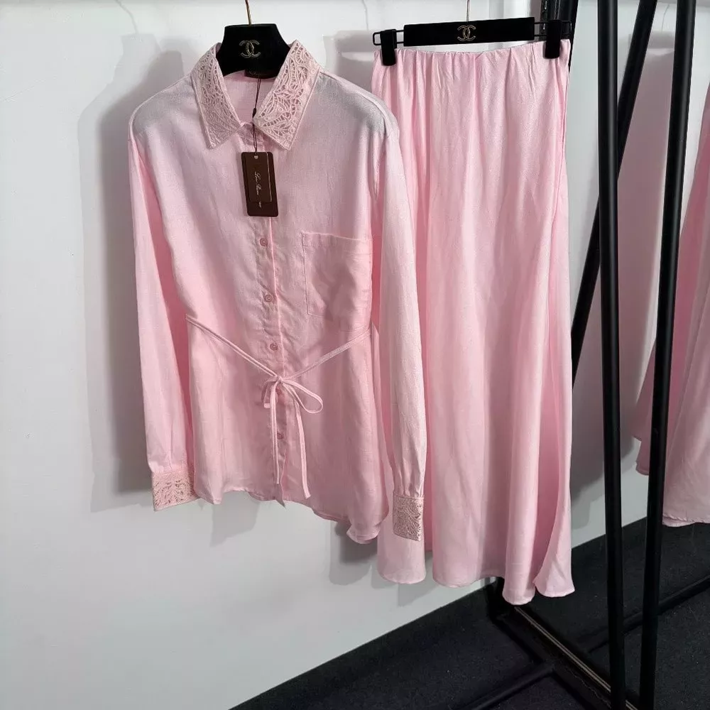로로피아나 레이스 카라 셔츠와 롱 스커트 세트