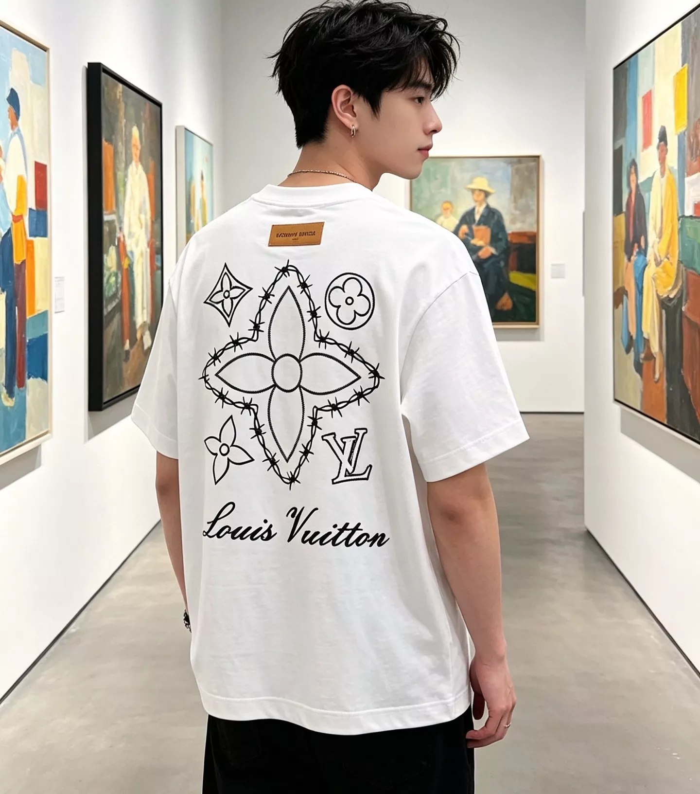 루이비통 사엽초 자수 로고 라운드 반팔 상의 상세 이미지 15