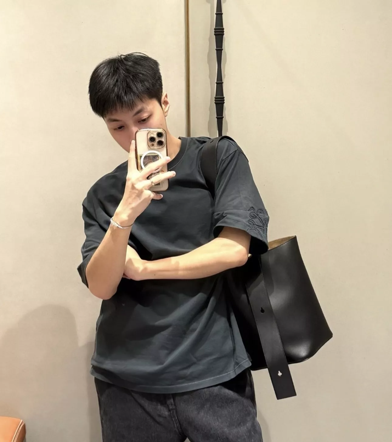 로에베 소매 번아웃 로고 반팔 탑 상세 이미지 16