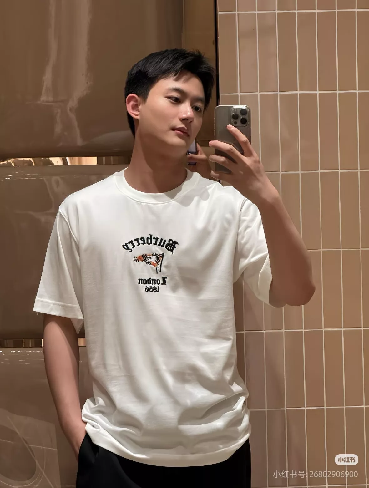 버버리 플래그 자수 라운드 반팔 상의 상세 이미지 36