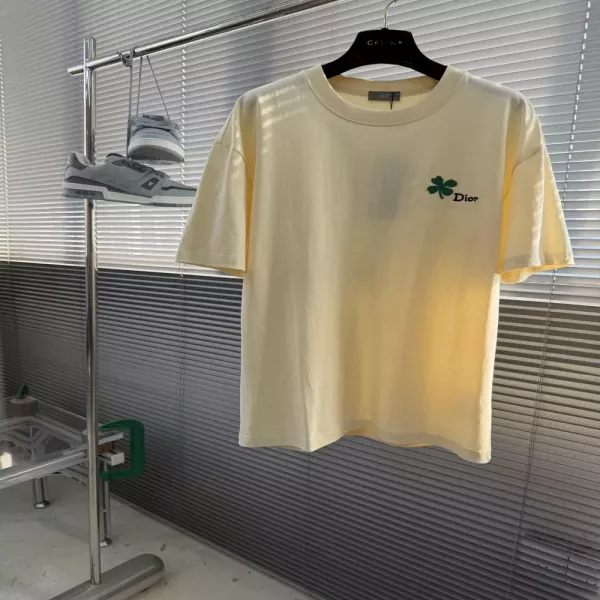 디올 로고 자수 포인트 반팔 상의