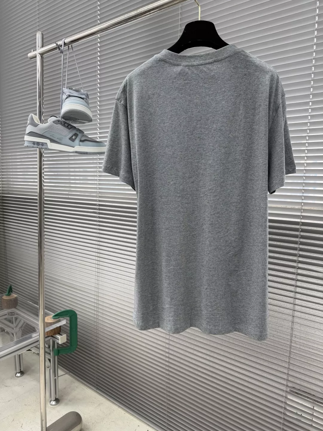 발렌티노 브이로고 자수 포인트 코튼 반팔 상의 상세 이미지 8