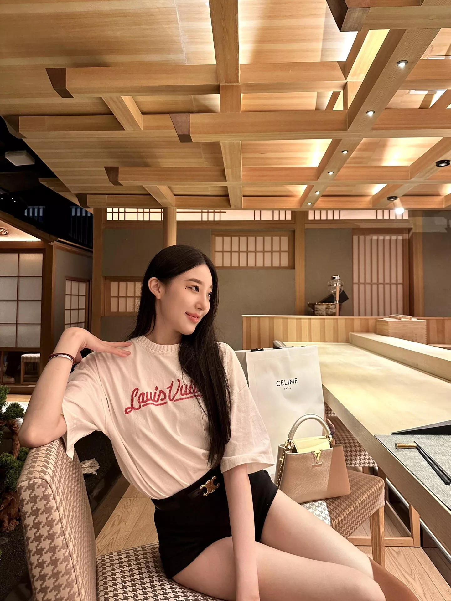 루이비통 레터 자수 라운드 반소매 니트 탑 상세 이미지 13