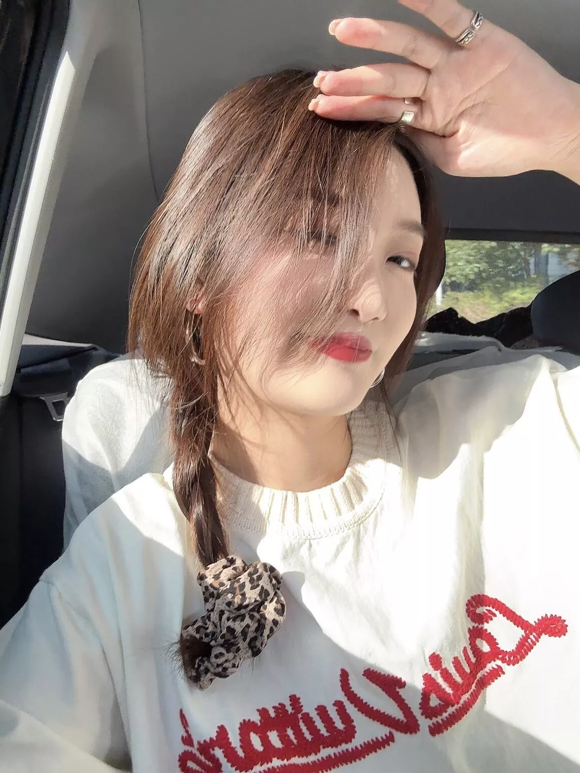 루이비통 레터 자수 라운드 반소매 니트 탑 상세 이미지 14