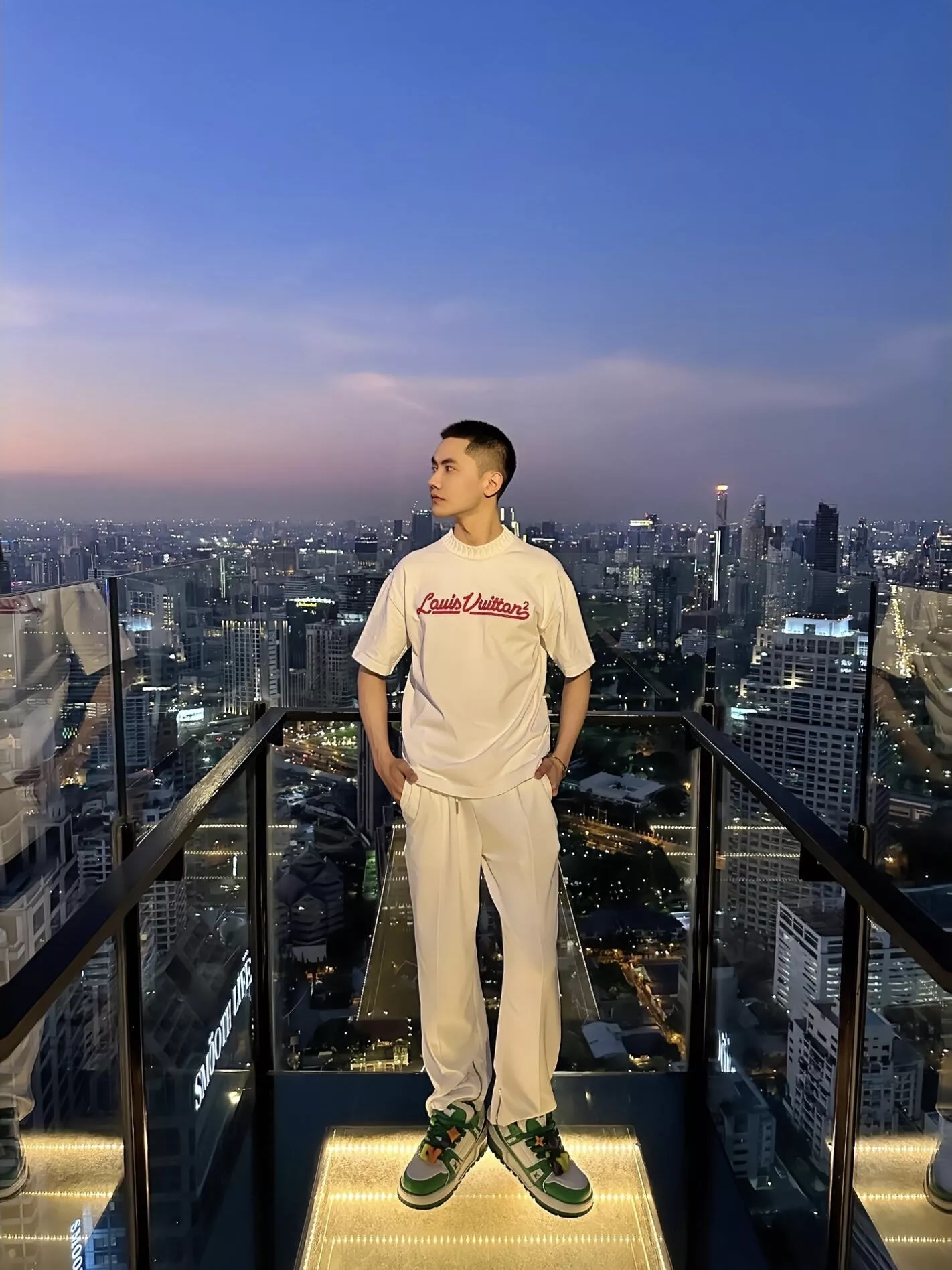 루이비통 레터 자수 라운드 반소매 니트 탑 상세 이미지 19