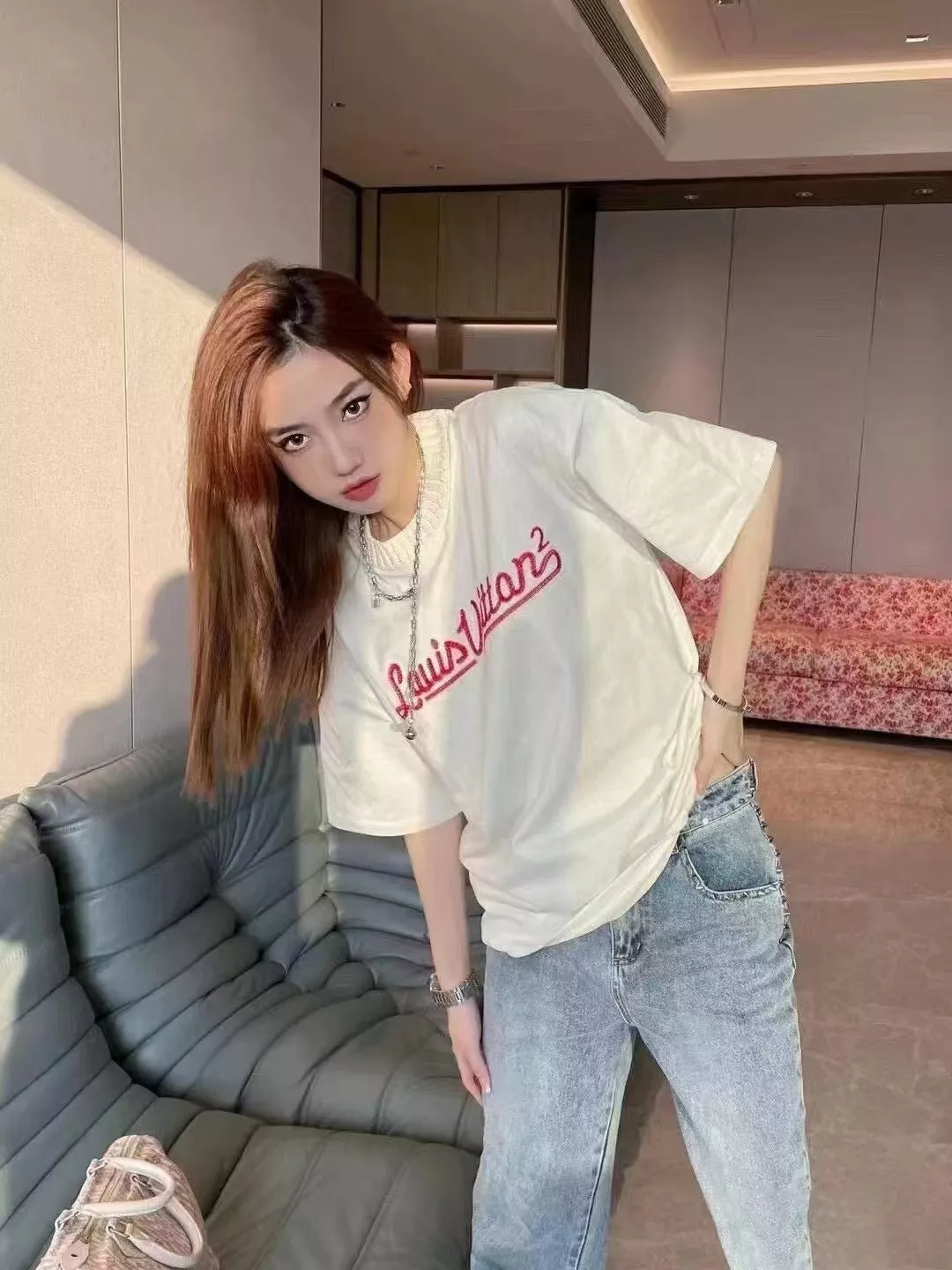 루이비통 레터 자수 라운드 반소매 니트 탑 상세 이미지 12