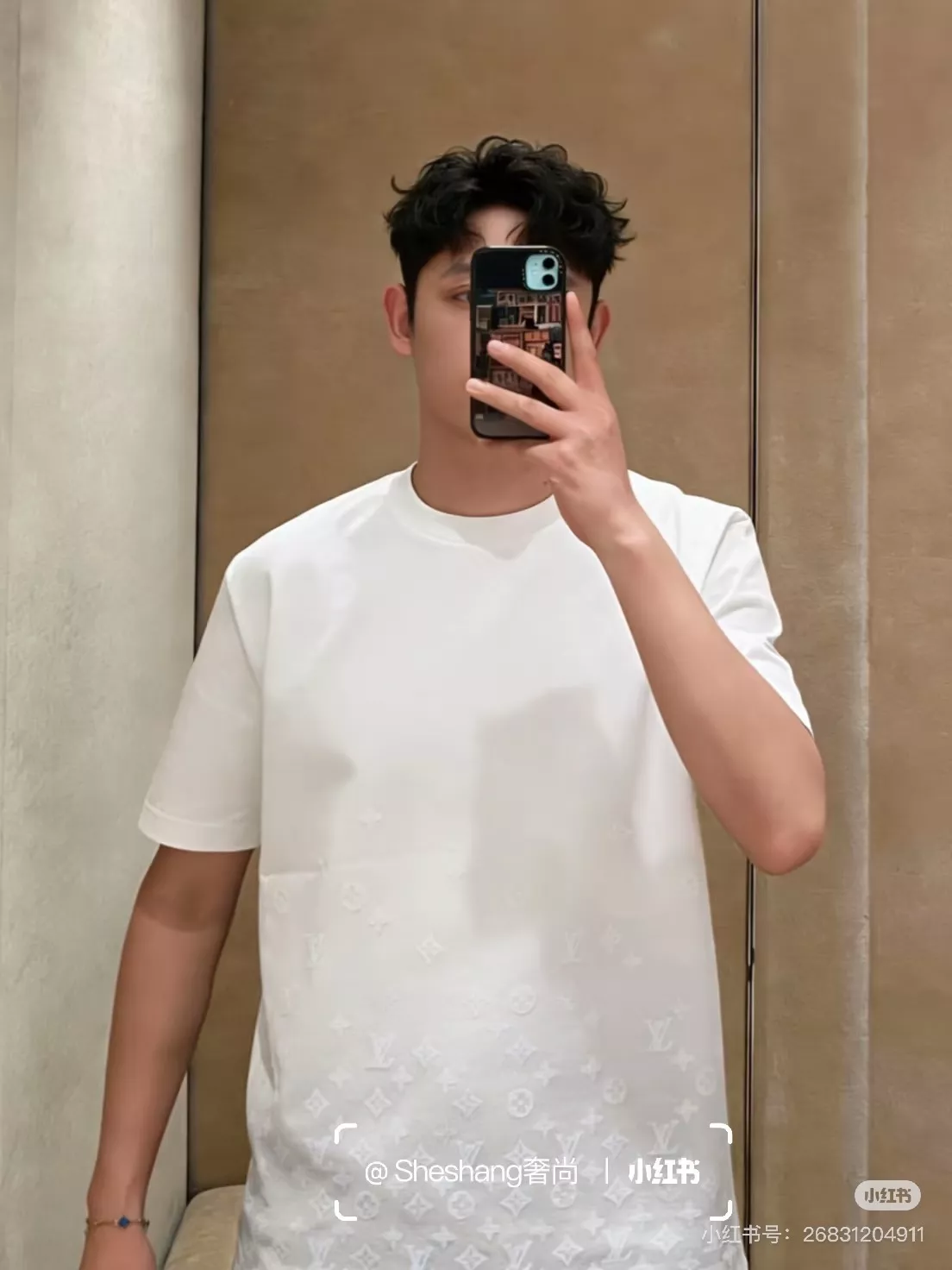 루이비통 그라데이션 플록 프린트 반팔 상의 상세 이미지 18
