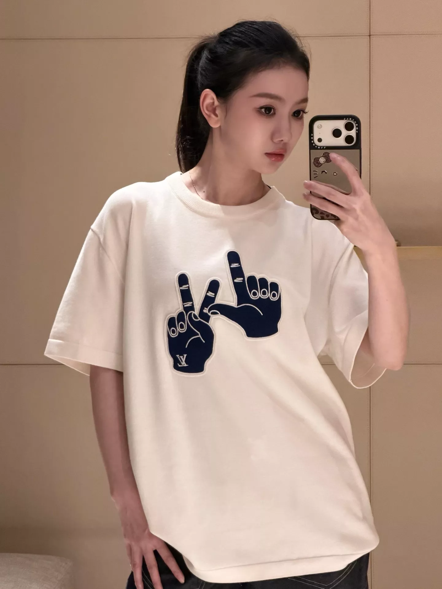 루이비통 로고 패치 포인트 반팔 라운드 상의 상세 이미지 22
