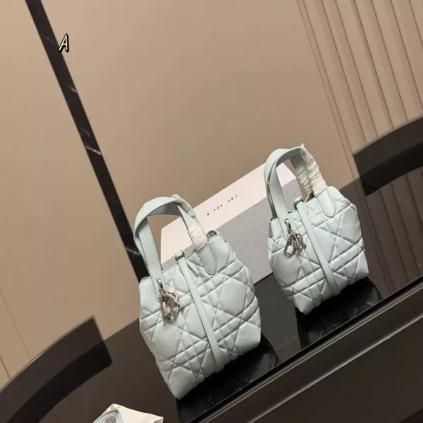 디올 퀼팅 패턴 데일리 토트 쇼핑백