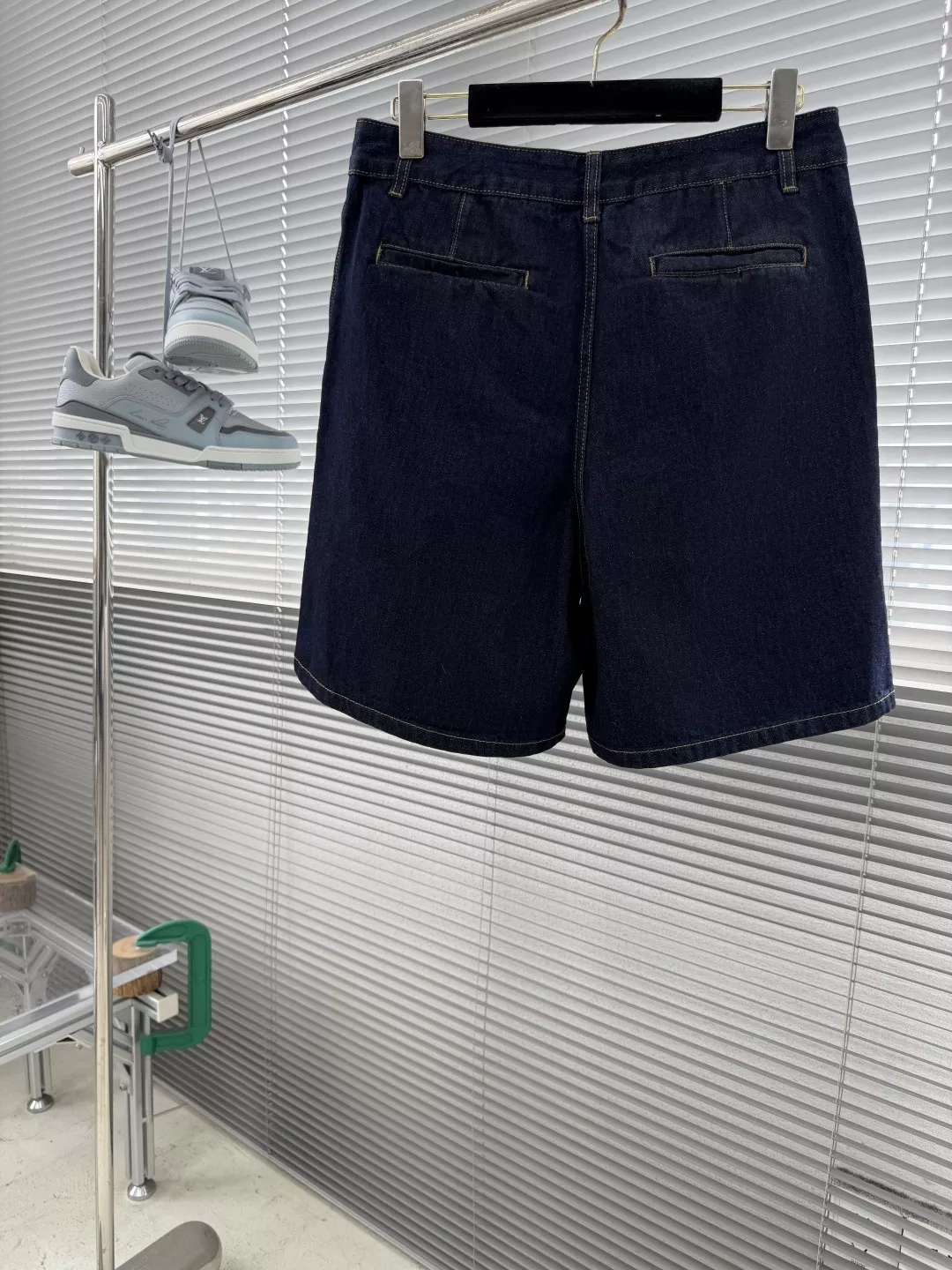 루이비통 워싱 데님 카라 셔츠와 쇼츠 구성 상세 이미지 11