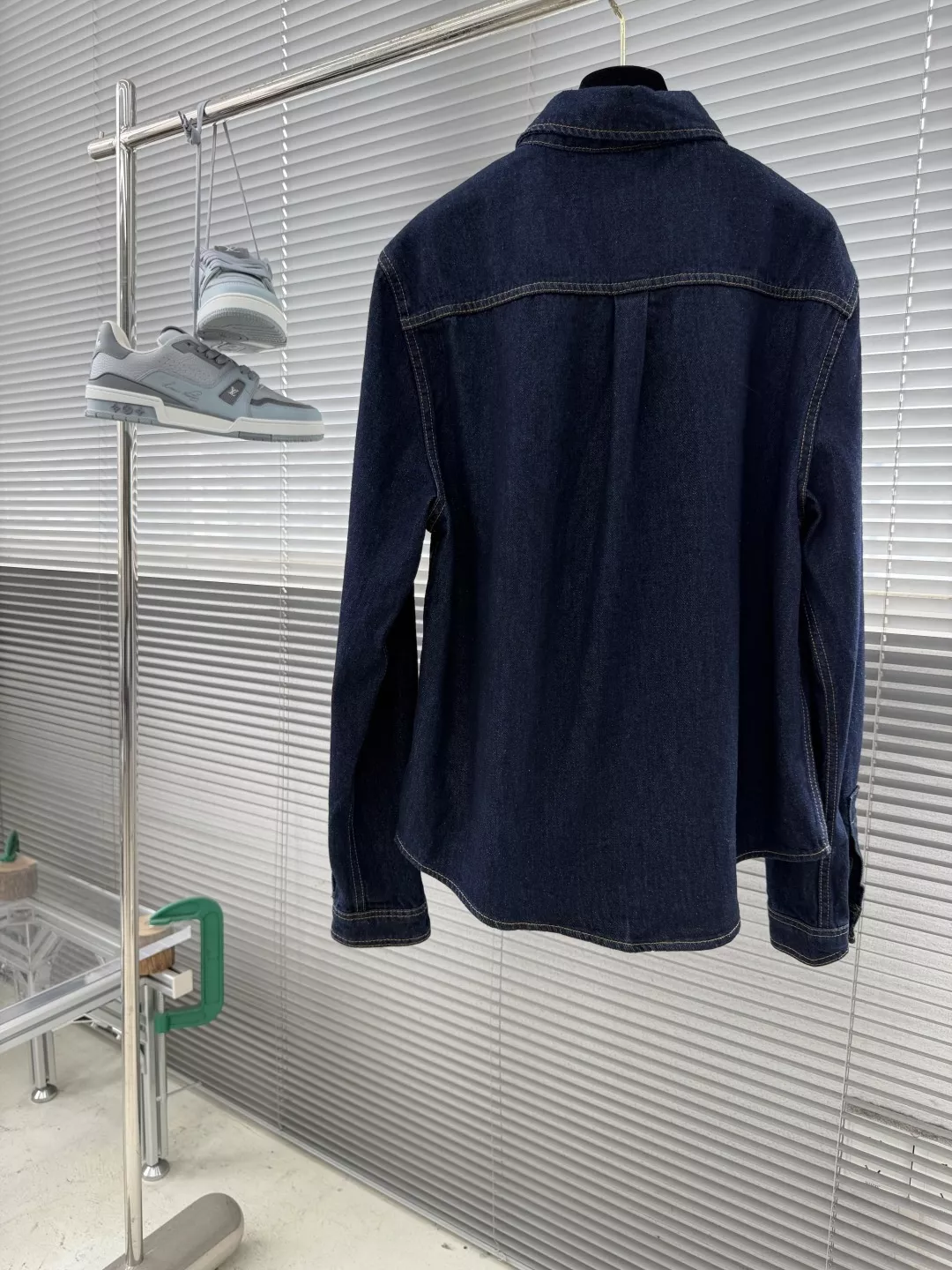 루이비통 워싱 데님 카라 셔츠와 쇼츠 구성 상세 이미지 8