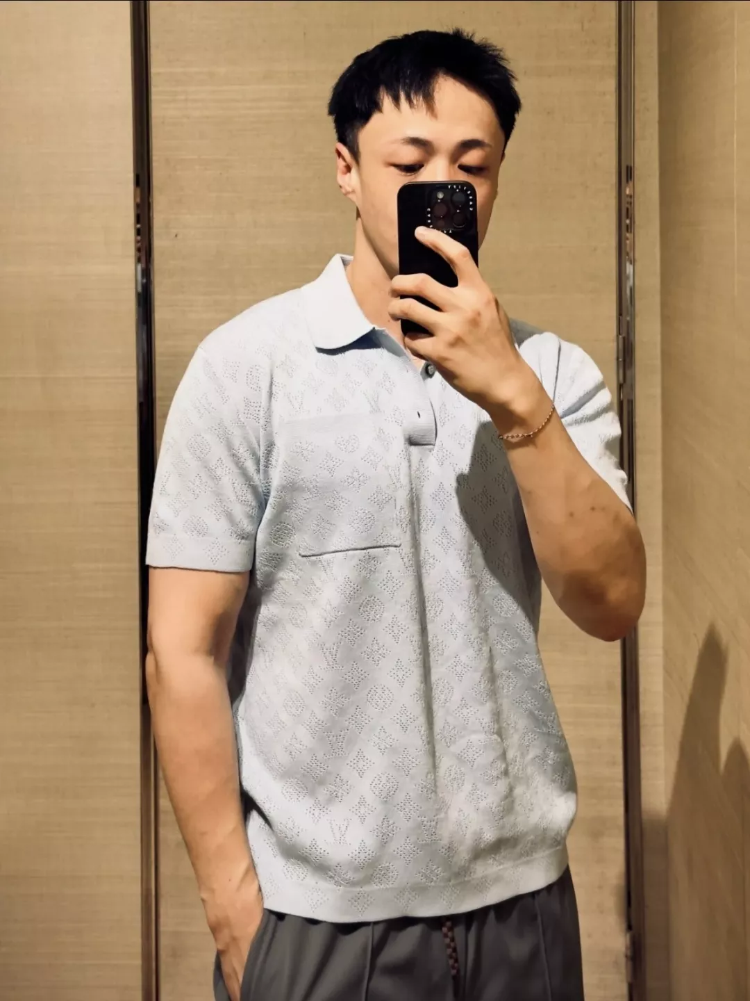 루이비통 모노그램 자카드 카라 니트 탑 상세 이미지 21