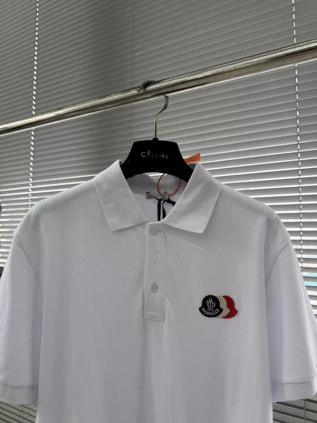 몽클레어 삼색 패치 포인트 폴로 상의 상세 이미지 2