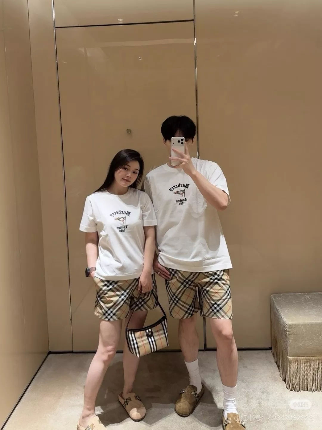 버버리 체크 플래그 자수 라운드 반팔 상의 상세 이미지 18