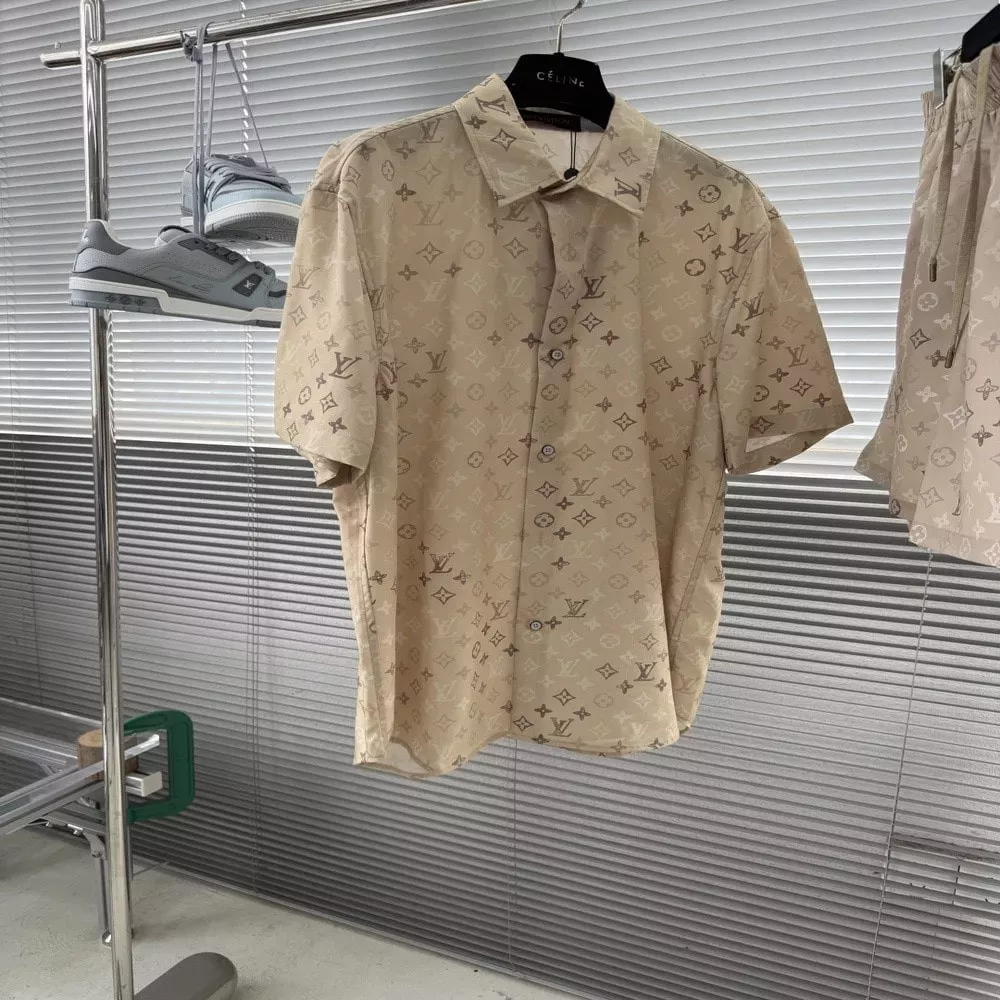 루이비통 모노그램 반소매 셔츠와 쇼츠 세트