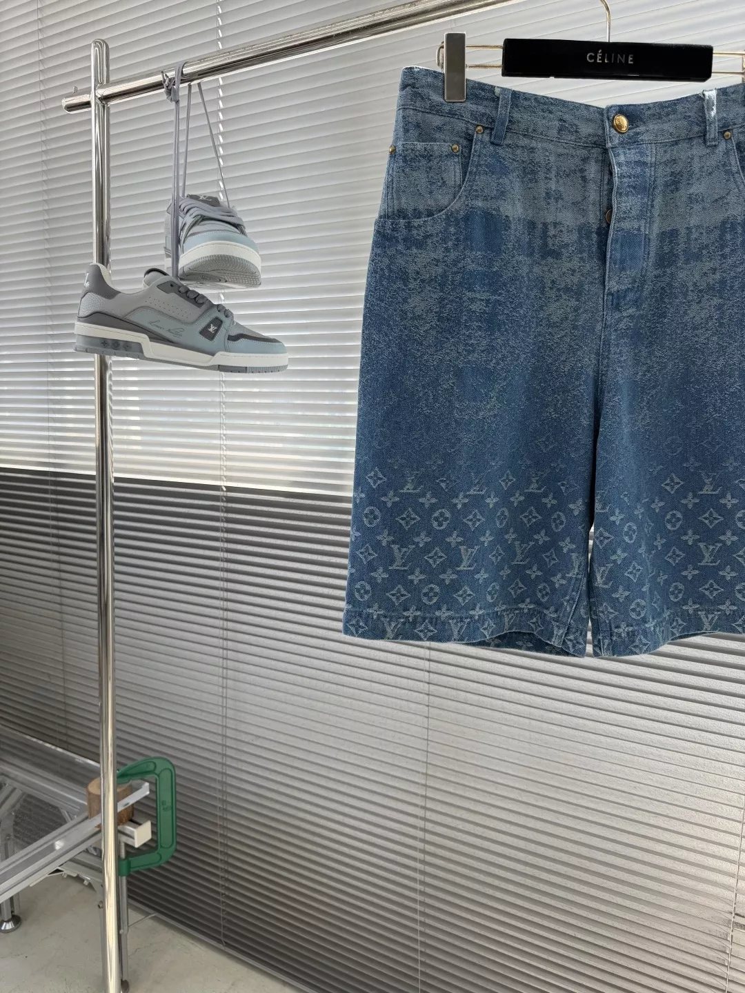 루이비통 모노그램 워시드 데님 하프 팬츠 상세 이미지 2