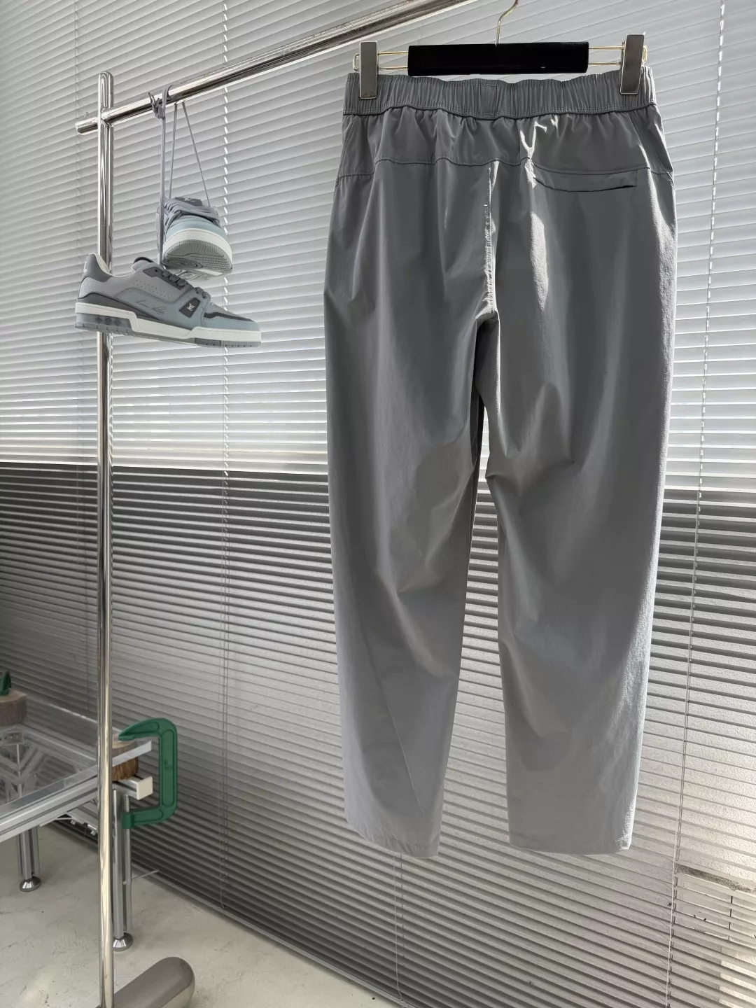 데상트 기능성 우븐 롱팬츠 상세 이미지 2