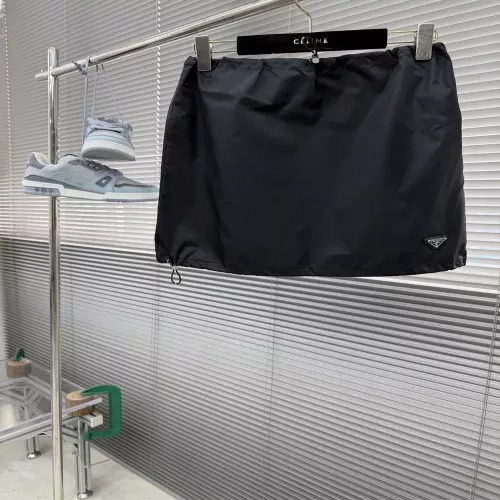 프라다 삼각 로고 포인트 나일론 스커트