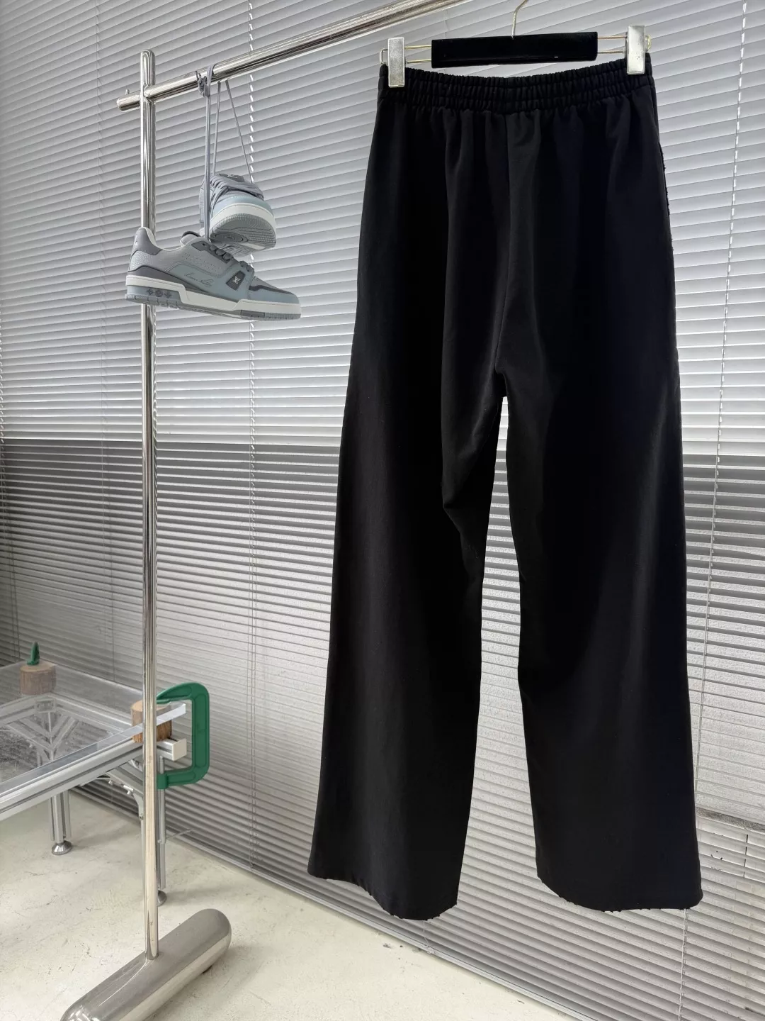 발렌시아가 아트워크 포인트 코튼 밴딩 팬츠 상세 이미지 2