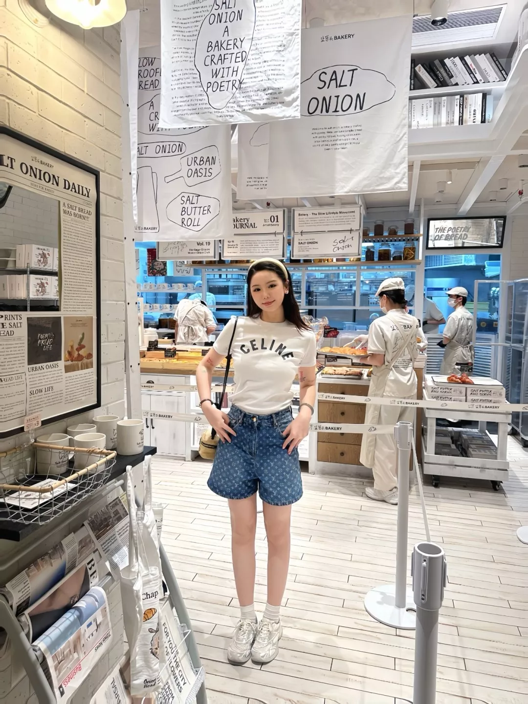 셀린느 아치 로고 슬림핏 크루넥 티 상세 이미지 20