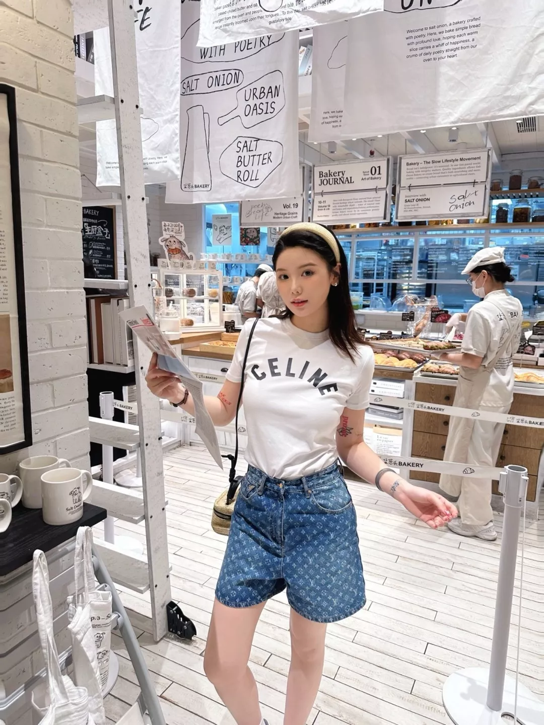 셀린느 아치 로고 슬림핏 크루넥 티 상세 이미지 19