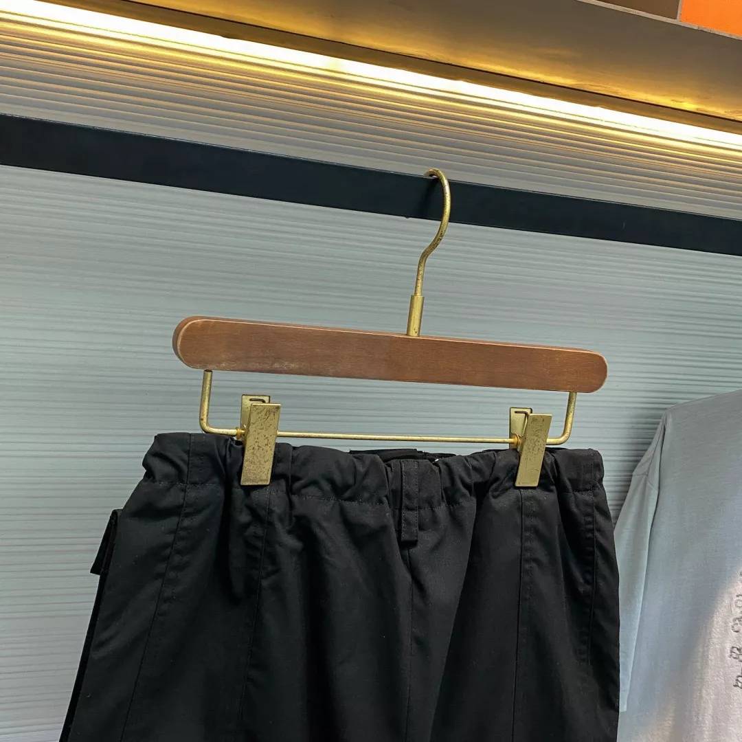 프라다 삼각 로고 포인트 카고 스타일 블랙 스커트 상세 이미지 8