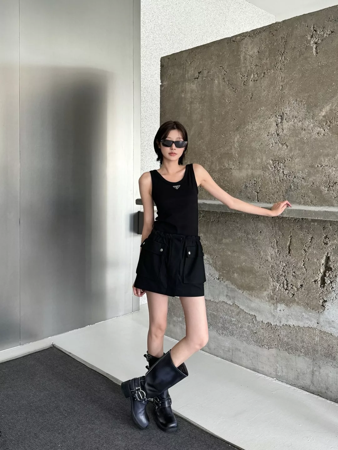 프라다 삼각 로고 포인트 카고 스타일 블랙 스커트 상세 이미지 20
