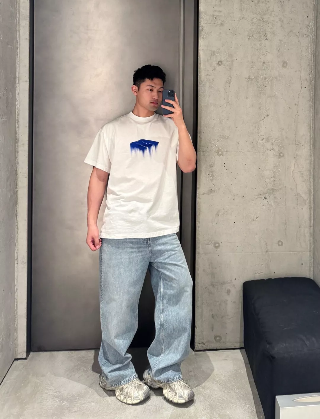 발렌시아가 그래피티 자수 포인트 루즈핏 코튼 티 상세 이미지 20