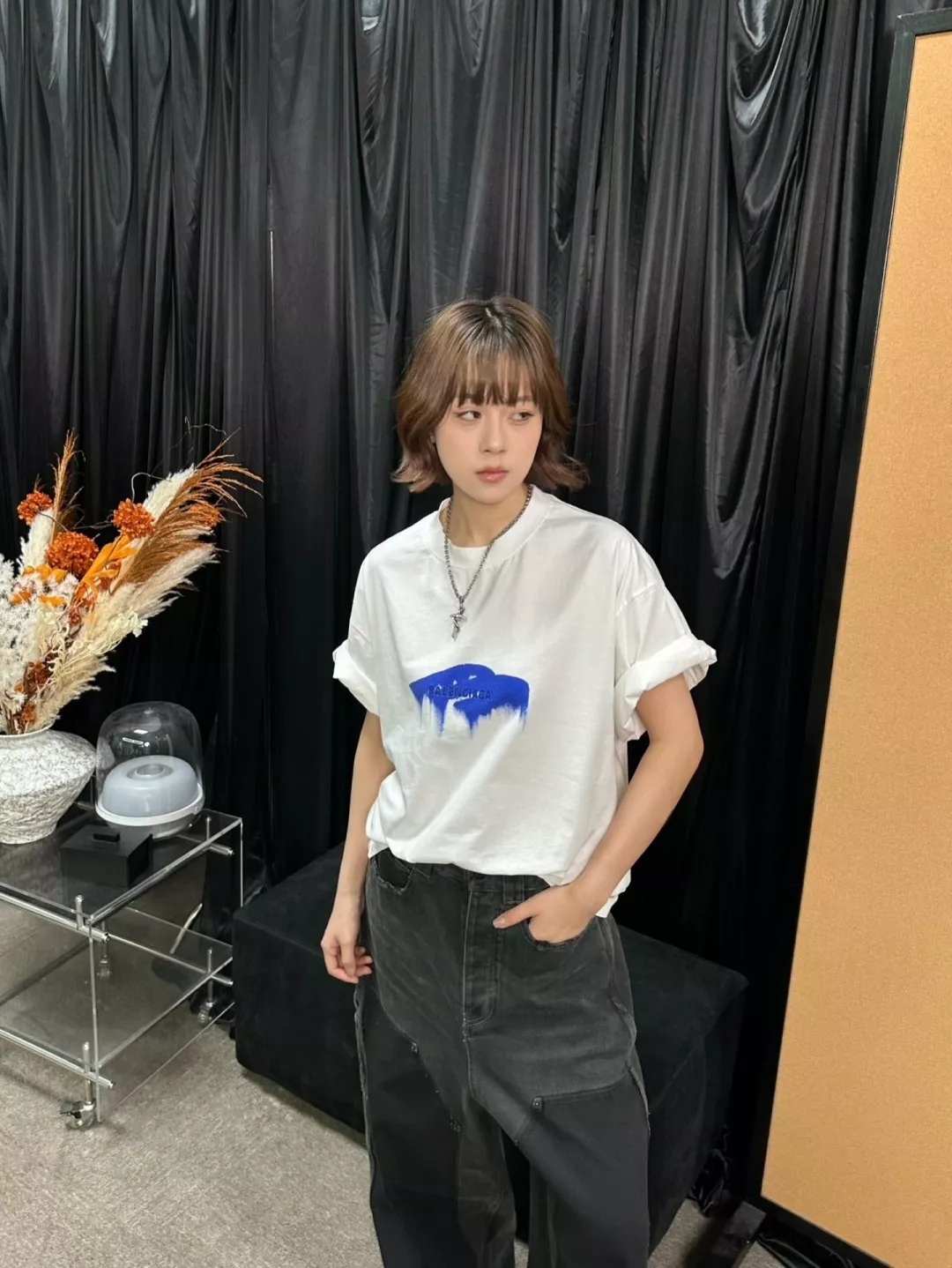 발렌시아가 그래피티 자수 포인트 루즈핏 코튼 티 상세 이미지 24