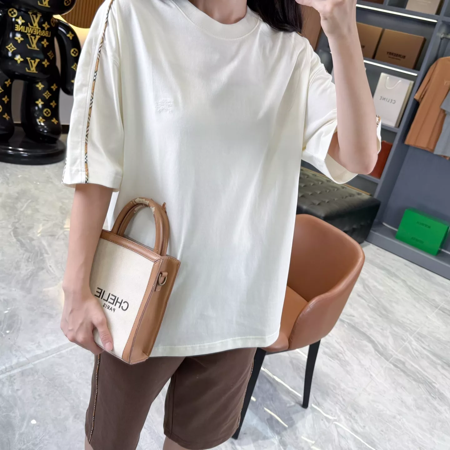 버버리 체크 롤링 디테일 코튼 크루넥 탑 상세 이미지 60