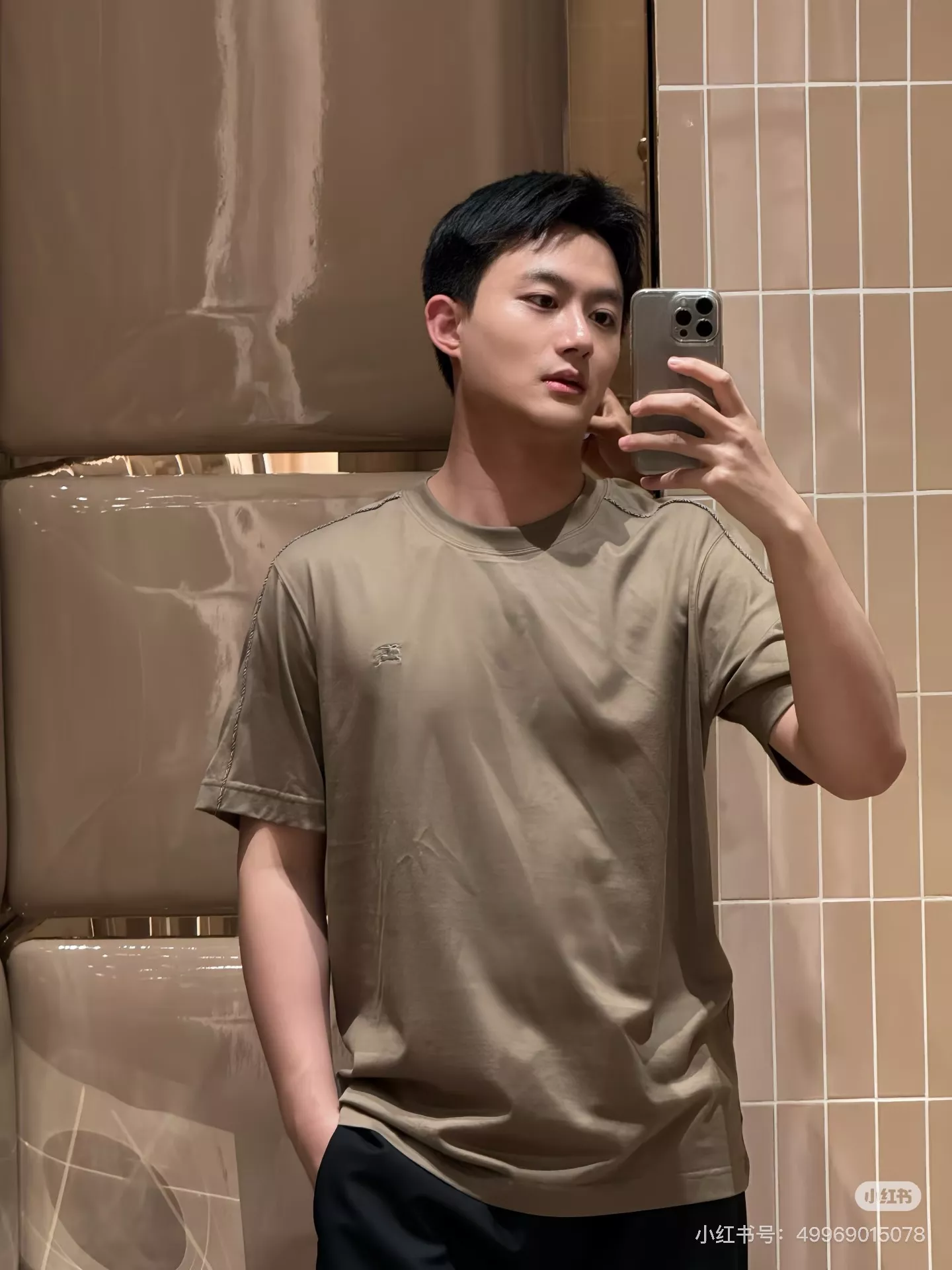 버버리 체크 롤링 디테일 코튼 크루넥 탑 상세 이미지 59