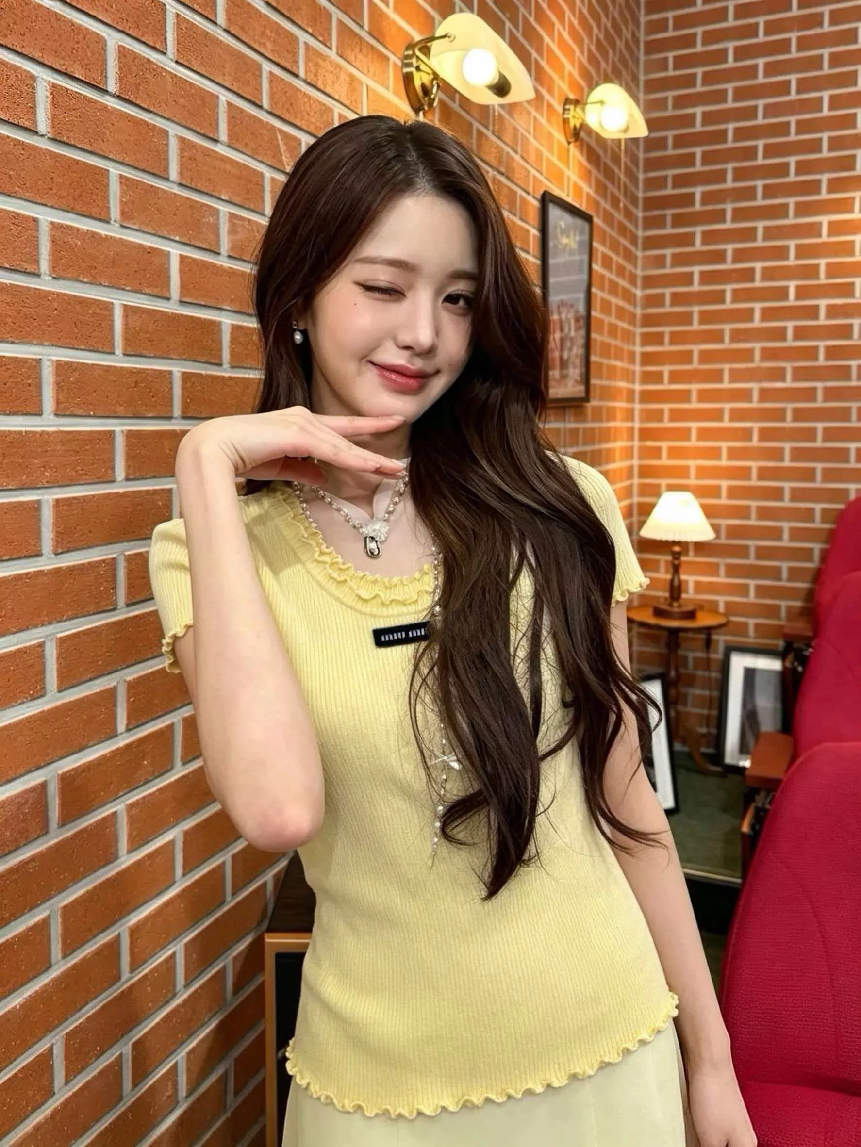 미우미우 프릴 디테일 반팔 니트 탑 상세 이미지 14