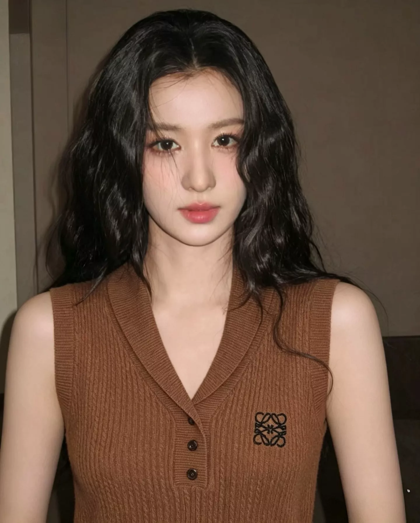 로에베 브이넥 하프버튼 니트 베스트 상세 이미지 16