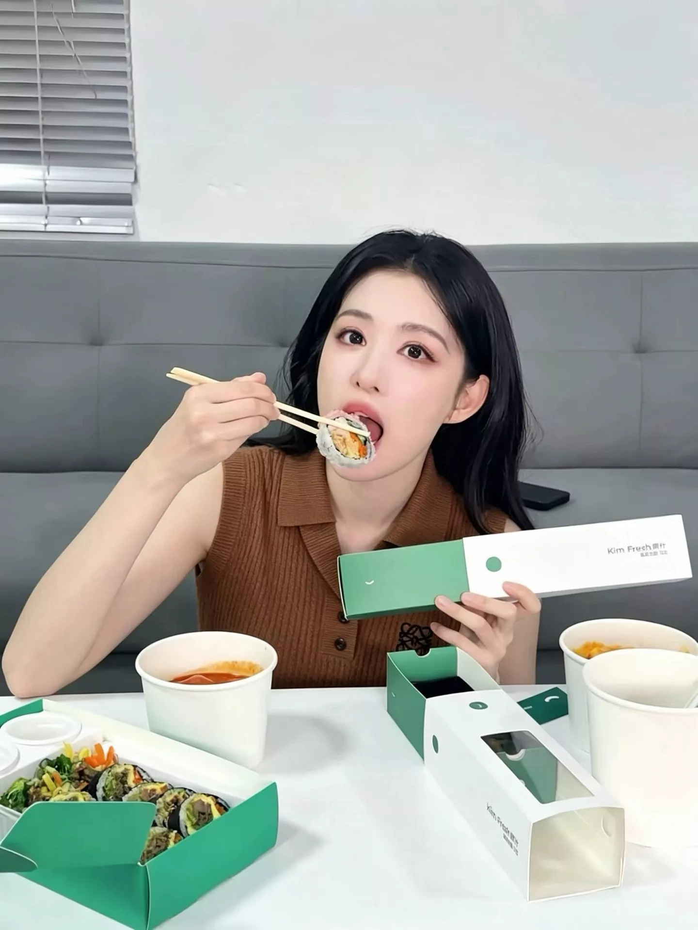 로에베 브이넥 하프버튼 니트 베스트 상세 이미지 11