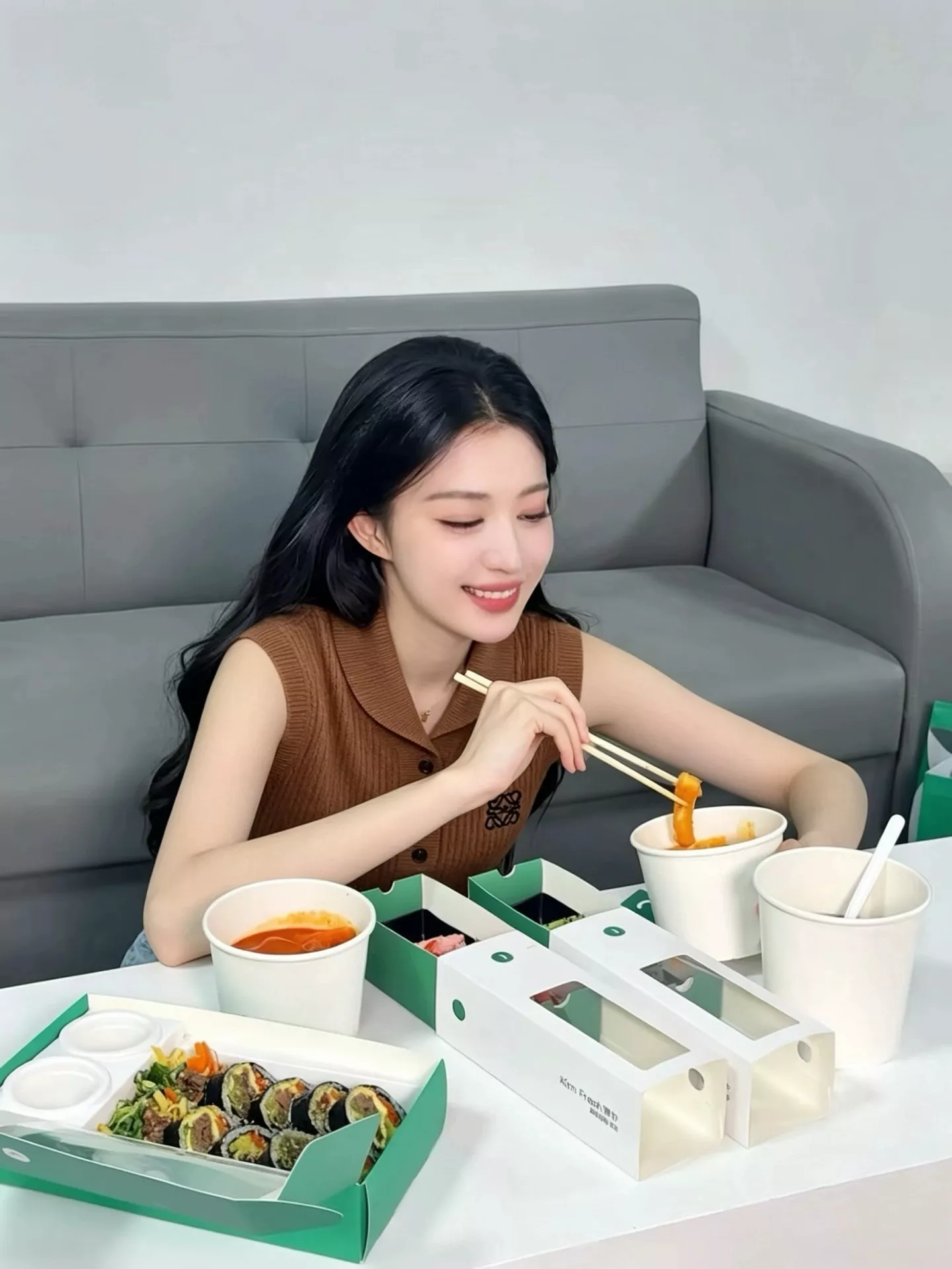 로에베 브이넥 하프버튼 니트 베스트 상세 이미지 12