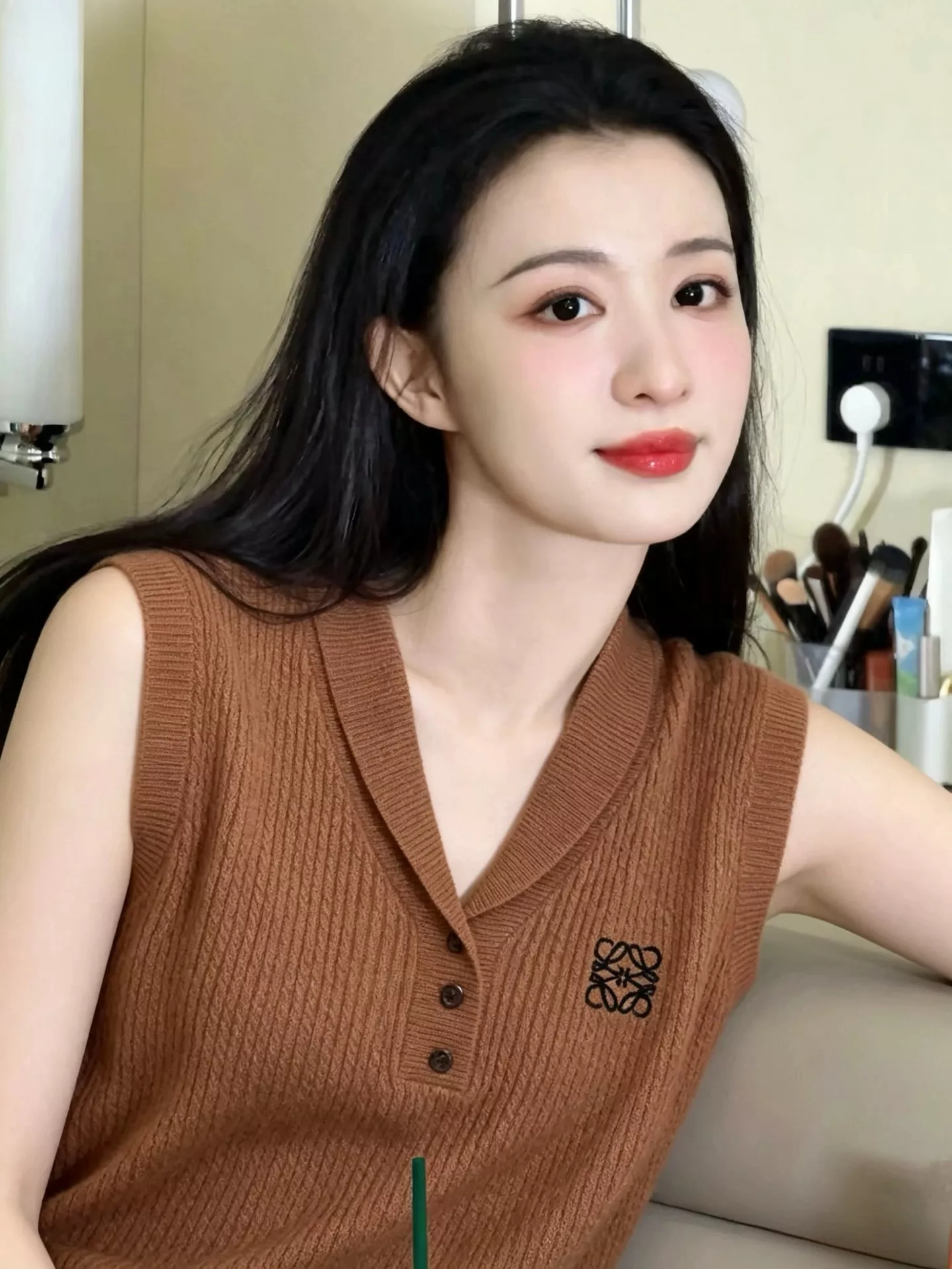 로에베 브이넥 하프버튼 니트 베스트 상세 이미지 13