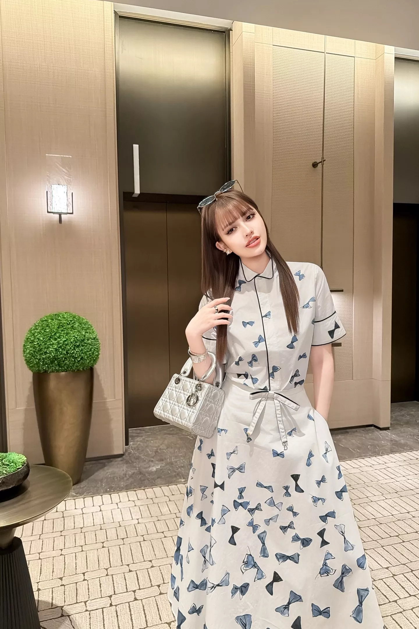 디올 나비 프린트 코튼 반소매 셔츠 상세 이미지 23