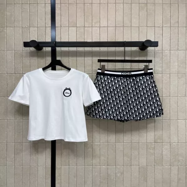디올 자수 포인트 티셔츠와 팬츠 스커트 세트