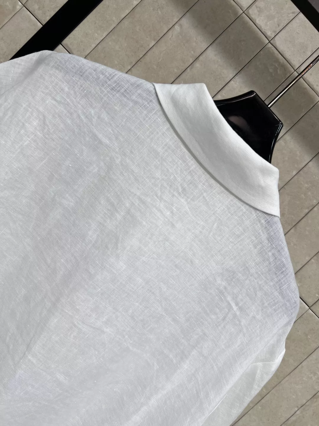 루이비통 화이트 스트링 포인트 반팔 셔츠 상세 이미지 8