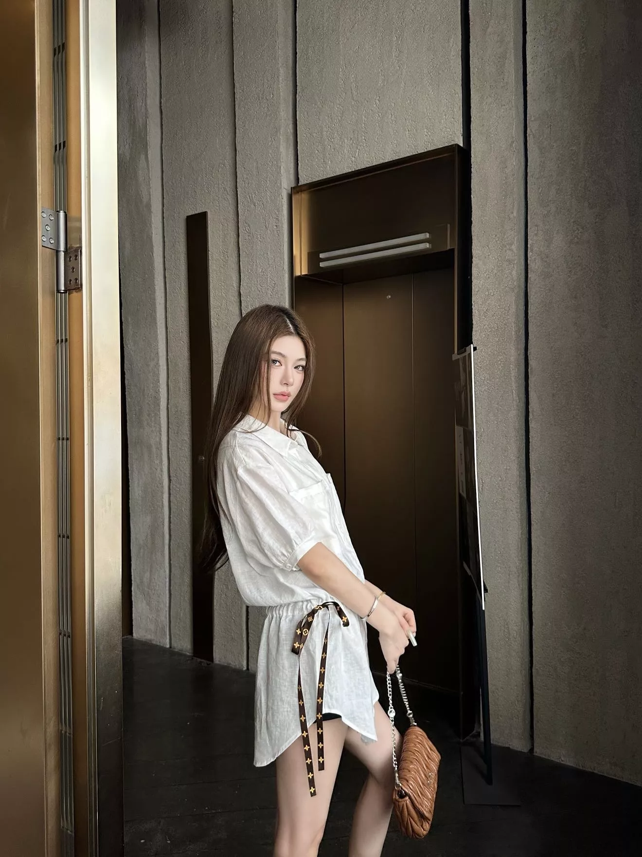 루이비통 화이트 스트링 포인트 반팔 셔츠 상세 이미지 13
