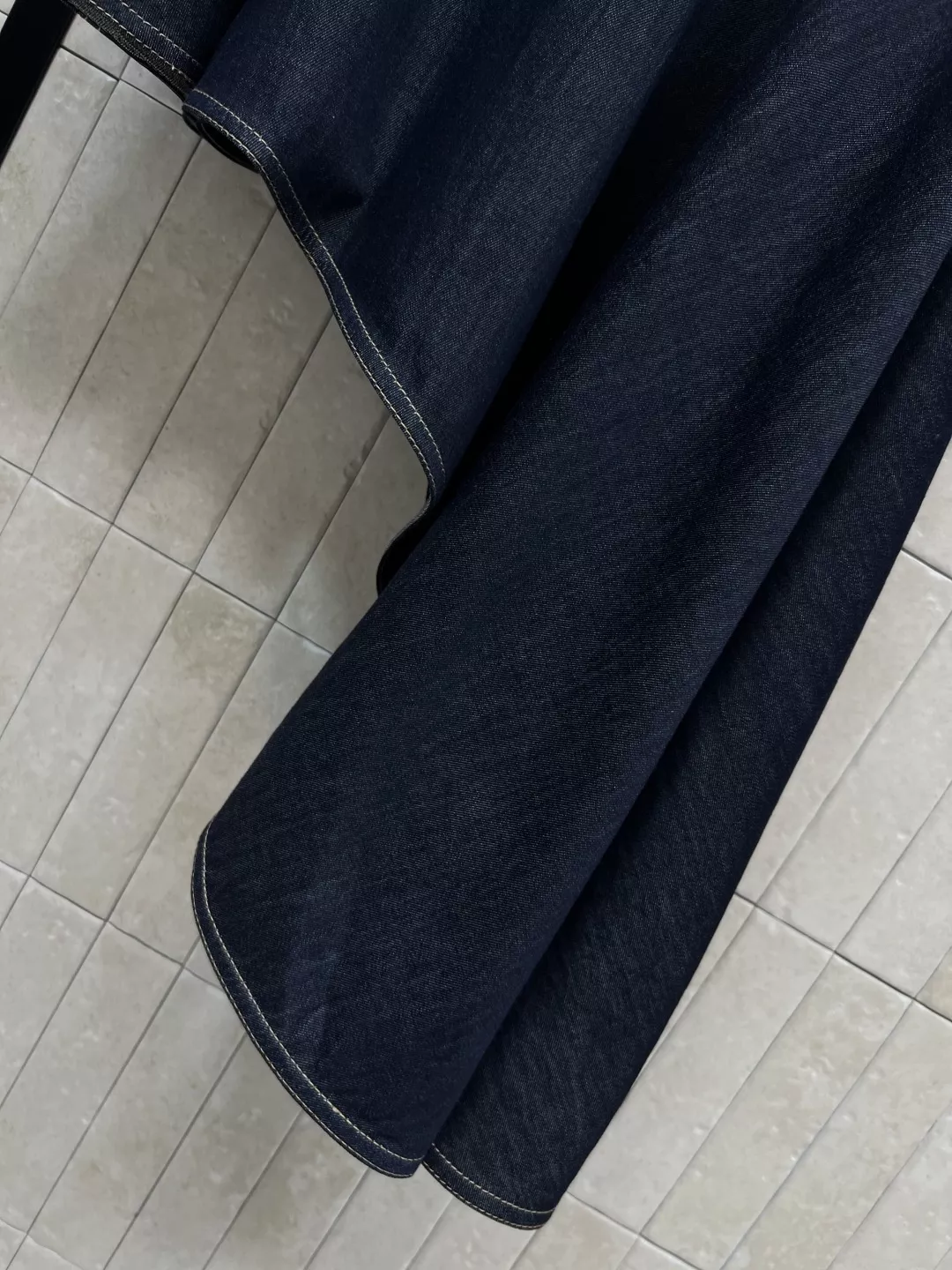 루이비통 언밸런스 데님 플레어 스커트 상세 이미지 4